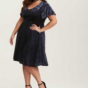 NAVY & BLACK VELVET PRINTED V-NECK SKATER DRESS